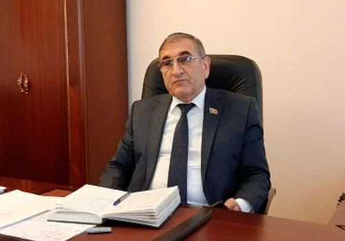 Deputat: 20 Yanvarın keçidindəki mağazaların yığışdırılması məqsədəuyğundur, sahibkarları qızışdırmaq düzgün deyil