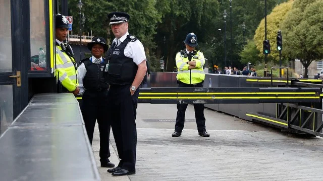 ABŞnin Londondakı səfirliyinin yaxınlığında şübhəli əşya tapılıb