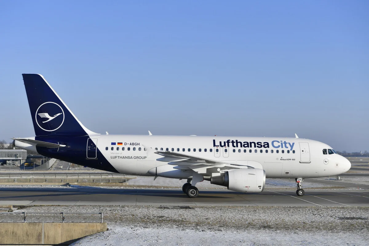 “Lufthansa” aviaşirkətinin təyyarəsi Heydər Əliyev Beynəlxalq Aeroportuna təcili eniş edib