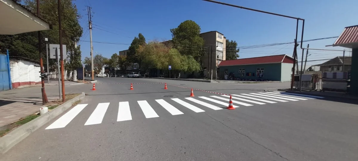 Bakıda bir sıra küçələrdə yeni yol nişanları quraşdırıldı