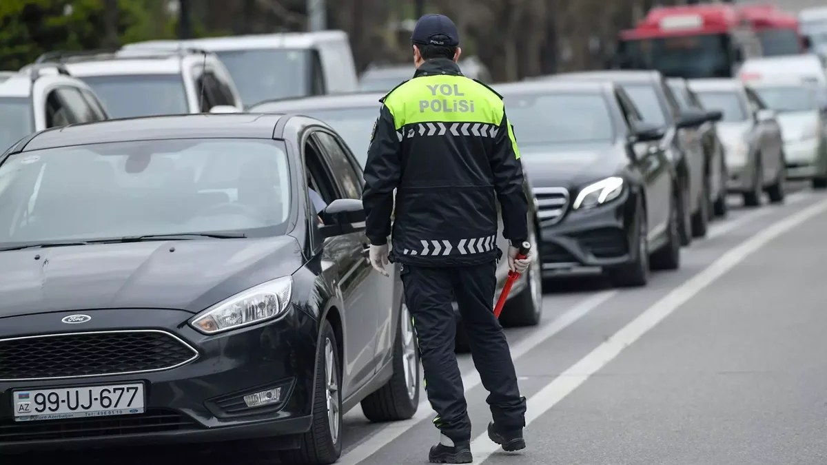 Yol polisi küləkli hava ilə əlaqədar yol hərəkəti iştirakçılarına müraciət edib