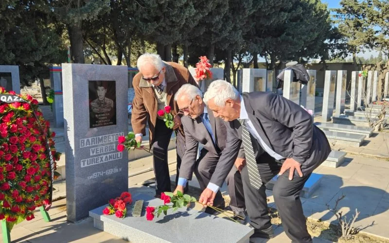 TAİB nümayəndələri Qarabağ uğrunda şəhid olan qazaxıstanlı şəhidi yad etdi