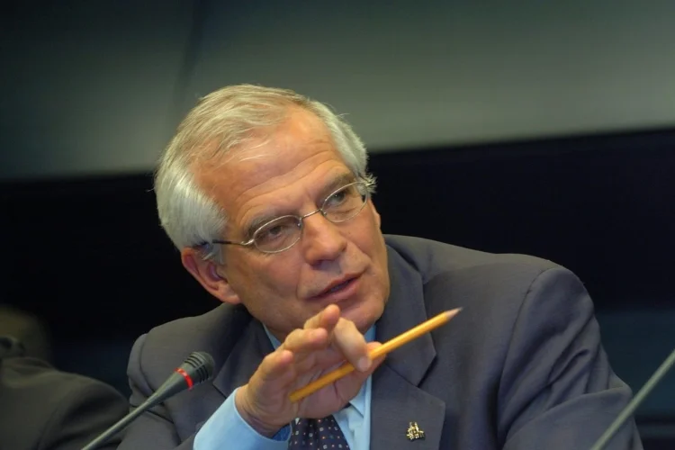 Borrell: “Tramp və Putin Ukrayna ilə bağlı masa arxasında oturacaqlar”