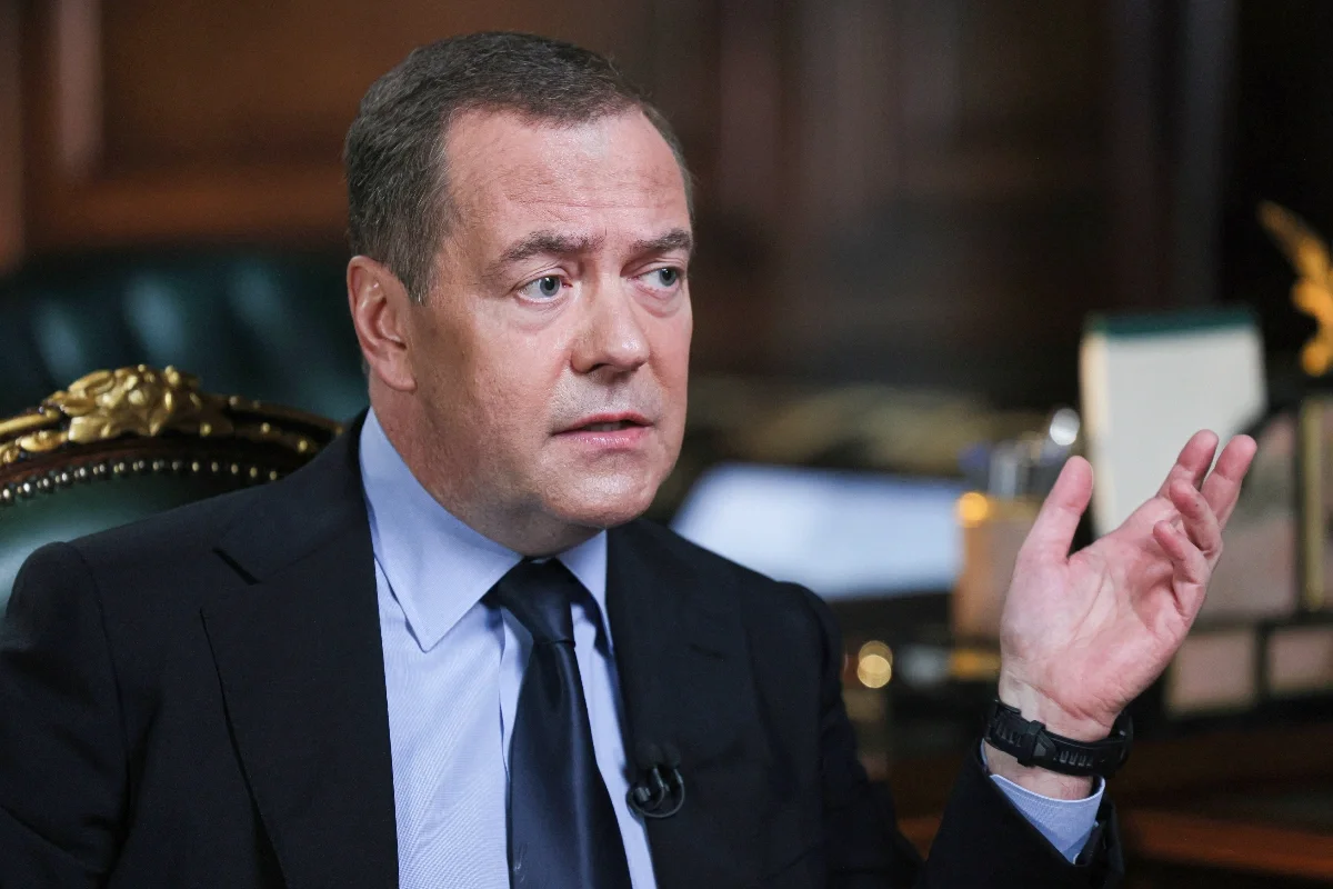 Medvedev: Tramp Ukrayna münaqişəsinə son qoya bilər