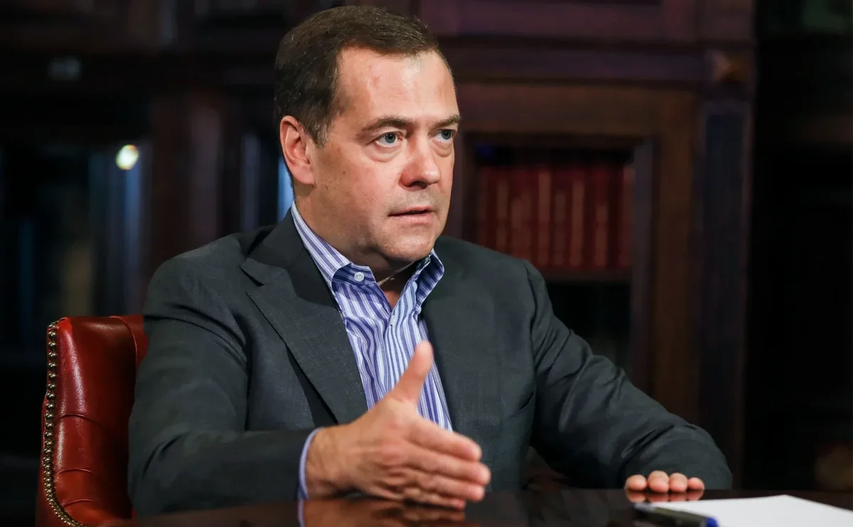 Medvedev: Tramp Ukrayna münaqişəsinə son verə bilər