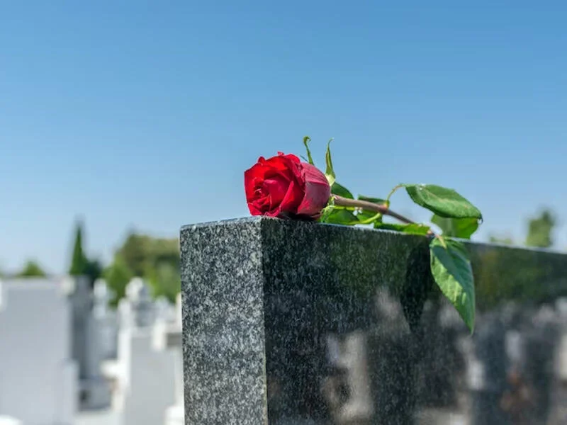 Məzardan dünya tarixini dəyişə biləcək əşya tapıldı FOTO