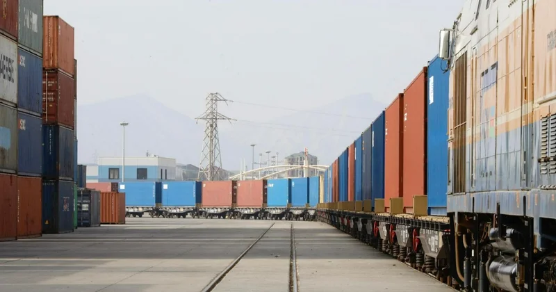 Азербайджан крупнейший поставщик грузов в Грузию по железной дороге Minval Politika