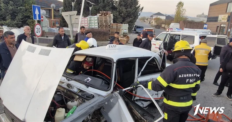Сотрудники МЧС вызволили водителя, заблокированного в автомобиле на дороге Баку Газах ВИДЕО