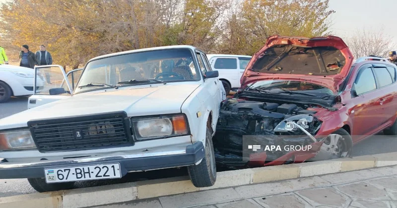 Babək rayonunda iki maşın toqquşub, ana və övladları xəsarət alıb