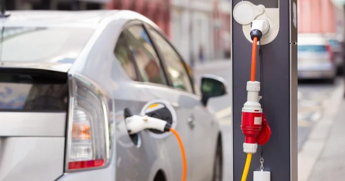 Elektrikli avtomobilin akkumulyatorunu sıradan çıxaran 5 ümumi səhv