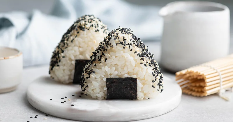 Почему легко отравиться онигири и чем это чревато