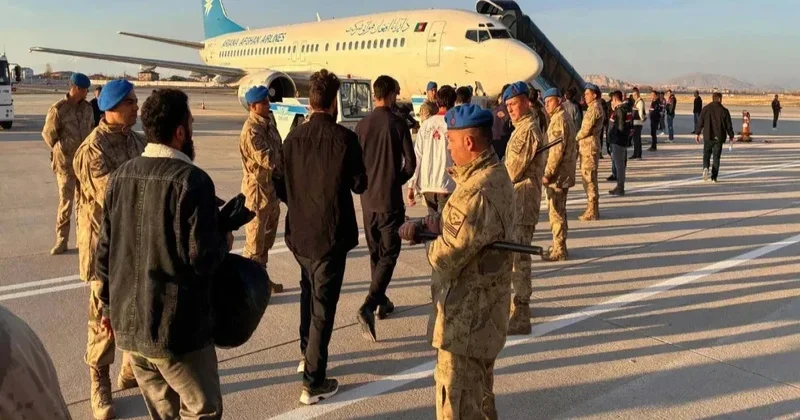 Турция депортировала 300 нелегальных мигрантов из Афганистана