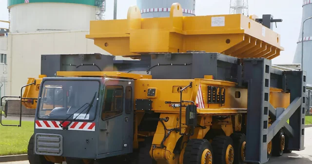 Nüvə yanacağının daşınması üçün BelAZ yük maşını sınaqdan keçirilir...