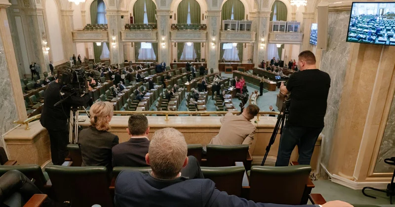 Jurnalistlərin üzünə açıq və qapalı parlamentlər ARAŞDIRMA