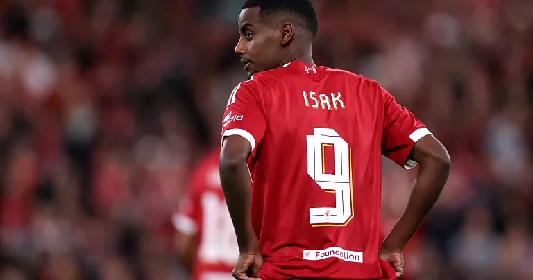 На безопасности не экономят: Александер Исак купил добермана за € 34 тыс