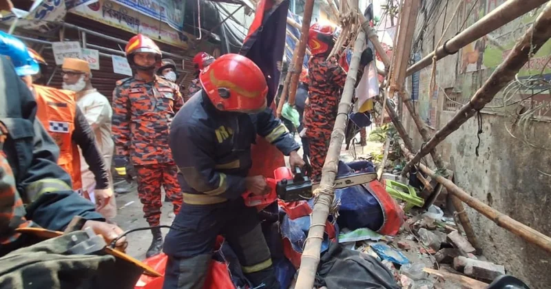 Banqladeşdə zəlzələ nəticəsində 10 nəfər ölüb, 300 nəfər xəsarət alıb