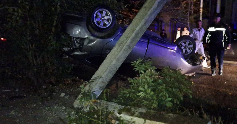 Lənkəranda yol qəzası olub, işıq dirəyi zədələnib FOTO