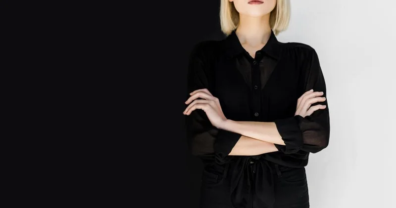 Hər gün qara geyinən insanlar şəxsiyyətlərinin xüsusiyyətlərini ortaya qoyurlar