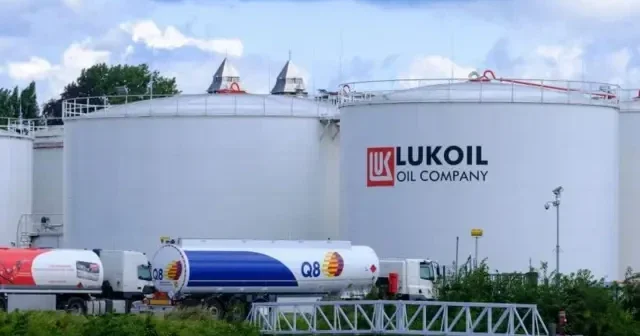 Трамп перекрыл кислород российской нефти: ЛУКОЙЛ не увидит ни цента