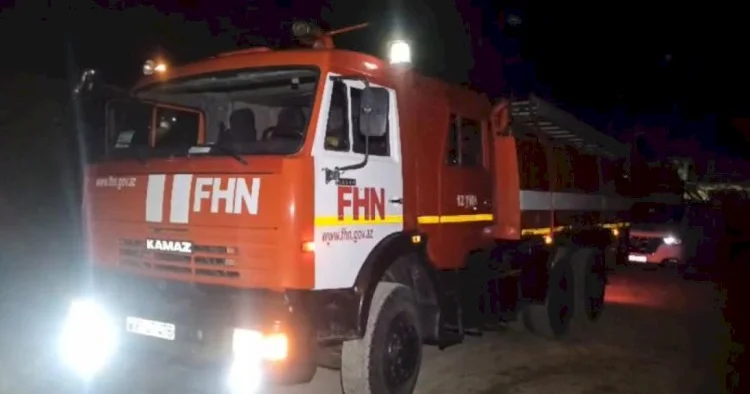 Bakıda çoxmərtəbəli binada yanğın oldu: təxliyə olunanlar var