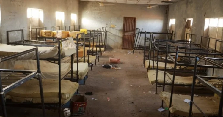 Nigeriyada məktəbə silahlı hücum olub: 50 dən çox şagird qaçırılıb