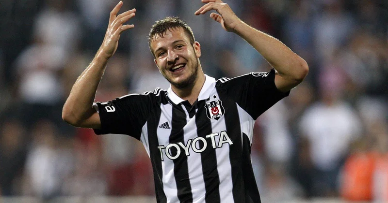 Türkiyəli məşhur futbolçu AXTARIŞA VERİLDİ