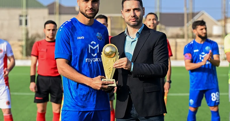 ПФЛ вручила приз игроку Шафа