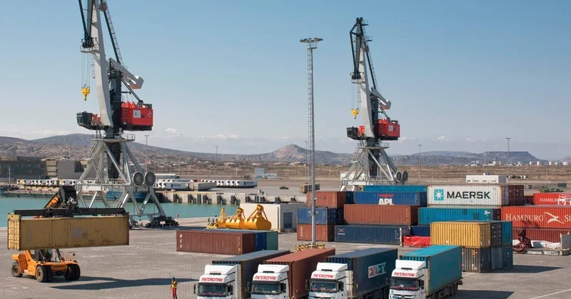 Azərbaycan Gürcüstandan yerli istehsal mallarının idxalını 29 % dən çox artırıb