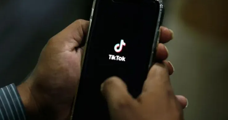 Canlı yayımda söyüş söyən tiktoker cərimələndi