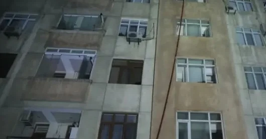 3 nəfərin öldüyü bina yararsız halda… Sakinlər hara köçürüləcək?