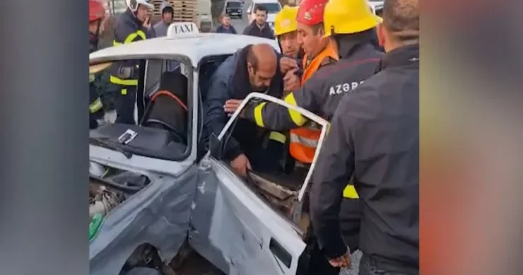 Şəmkirdə AĞIR QƏZA: sürücü güclə xilas olundu VİDEO