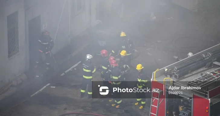 Пожар в Мехдиабаде: МЧС эвакуировало жильцов из семиэтажного дома