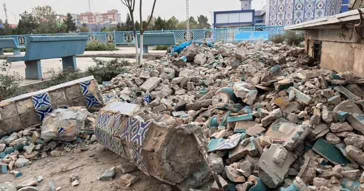 Число жертв землетрясения в Бангладеш растёт