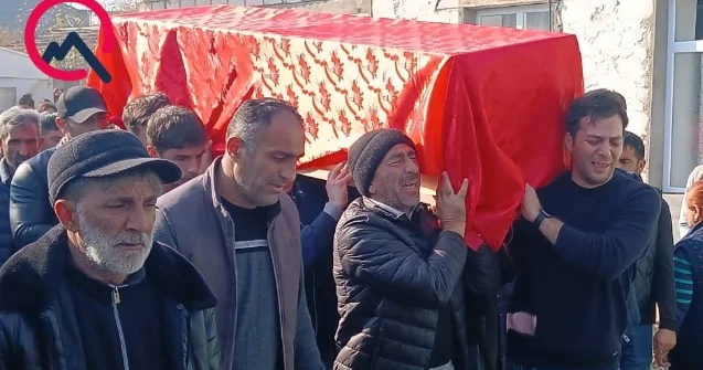 “Tok” vurub öldürən ofisiantlardan biri DƏFN OLUNDU FOTO