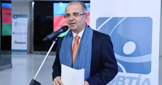 1 milyona ev, 440 minə cip Rektorun milyonluq xərci