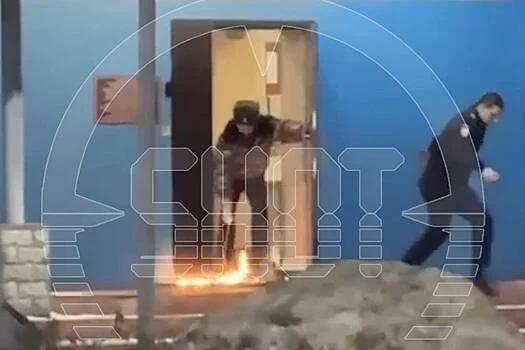 Rusiyalı qadın polis idarəsinə “Molotov kokteyli” atıb...