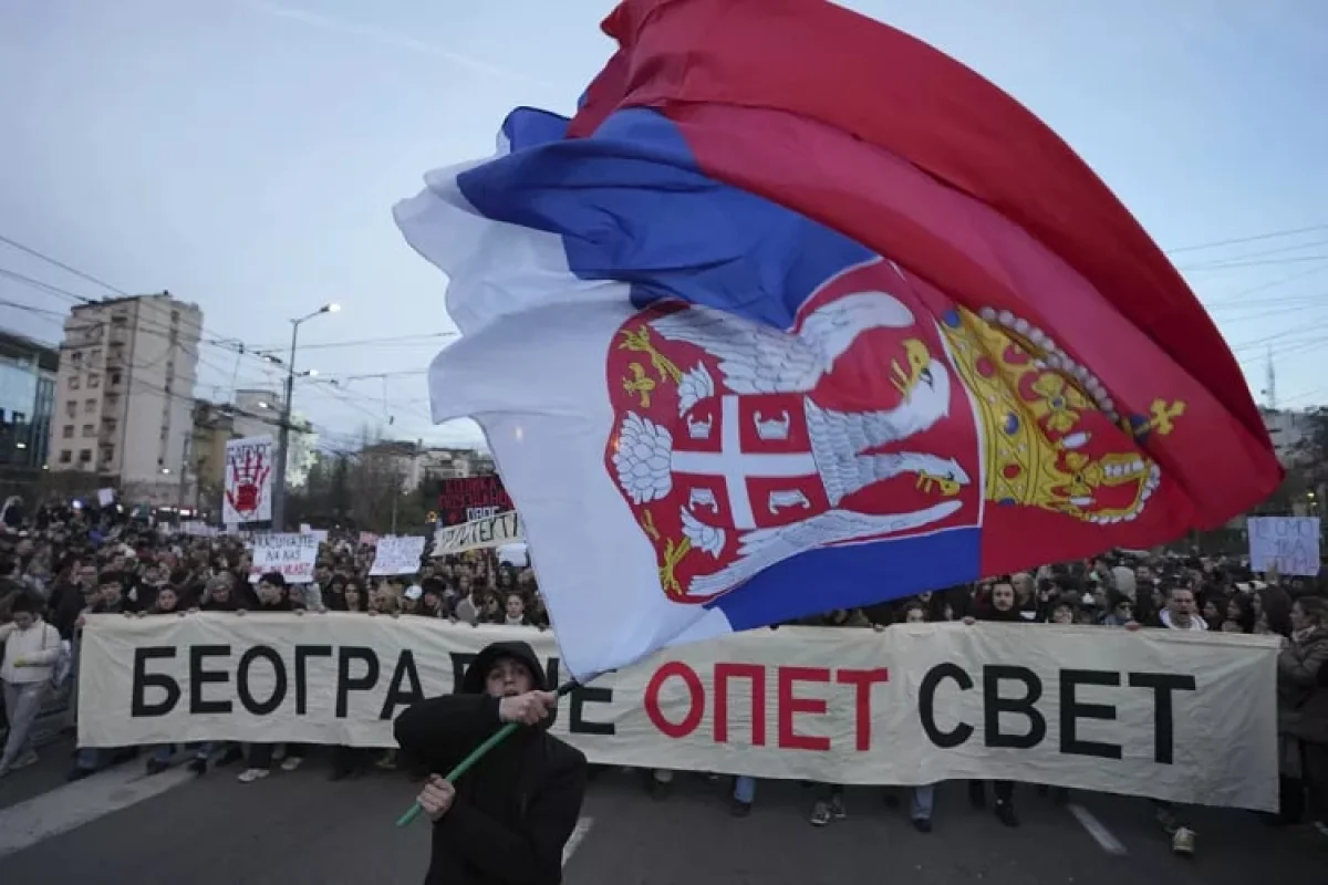 В Белграде массовый антиправительственный митинг Haqqin