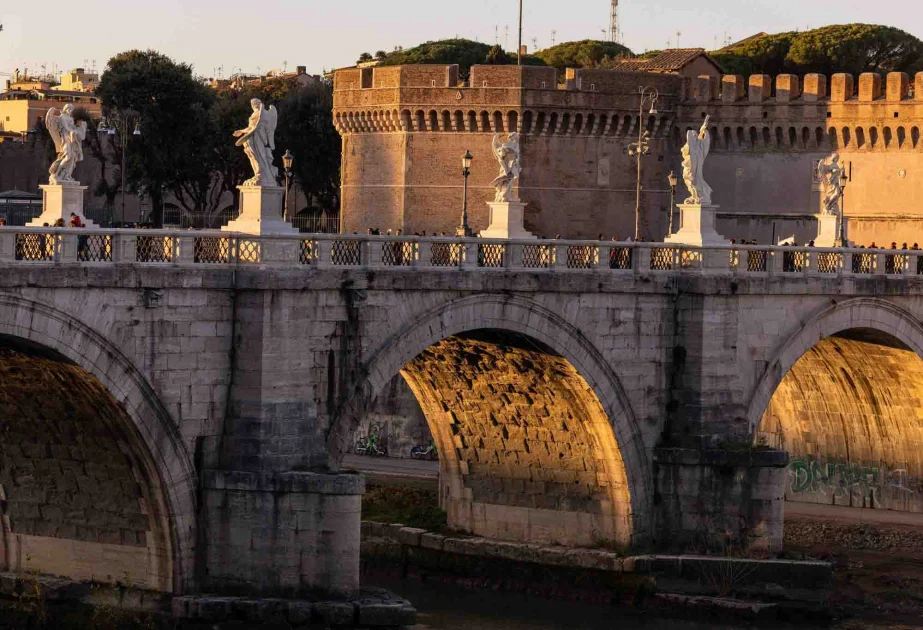 Romadakı “SantAngelo” körpüsündəki tarixi heykəllər bərpa olunub AZƏRTAC