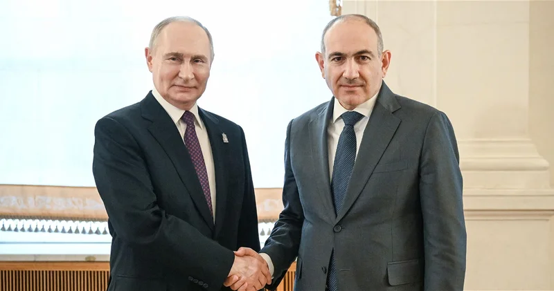 Путин в Петербурге проведет двустороннюю встречу с Пашиняном