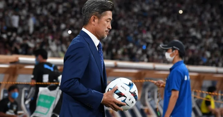 Dünyanın ən yaşlı peşəkar futbolçusu yeni klubu ilə müqavilə bağladı