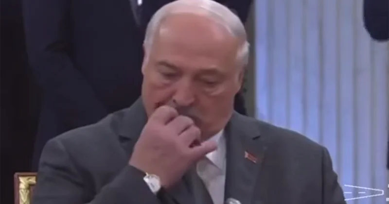 Putinin çıxışı zamanı etdiyi hərəkətlə gündəm oldu Video