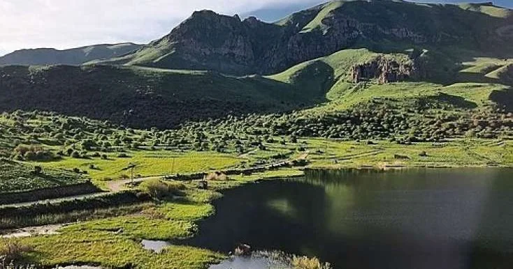 Azərbaycanda üzən adası olan nadir göl