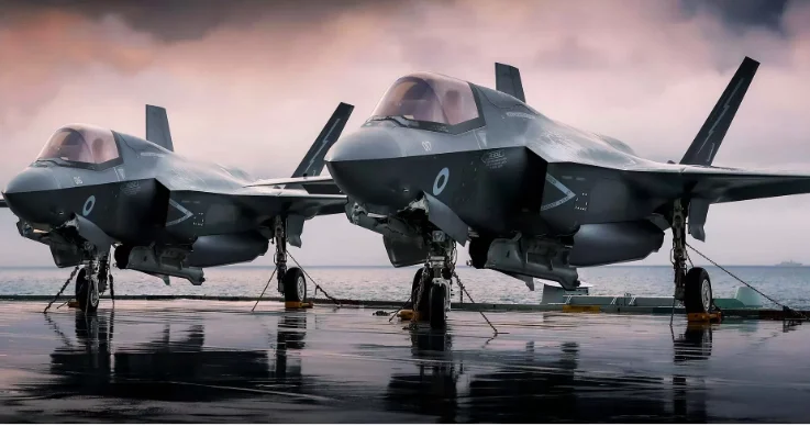 ABŞ F 35 təyyarələrini sıraya düzdü; mesaj Maduroyadır