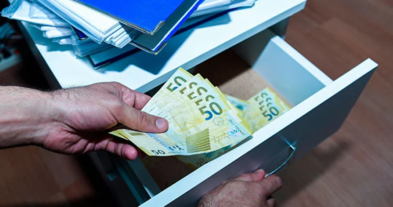 26 min manatlıq mənimsəmədə təqsirləndirilən direktor cəzalandırıldı