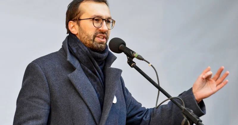 Daha bir məmur Zelenksinin ofisini tərk etdi