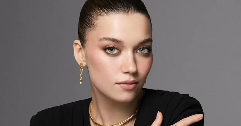 Afra dünyaca məşhur brendin siması oldu