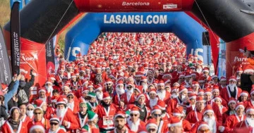 Minlərlə Şaxta baba və elf Barselonada parad keçirdi...