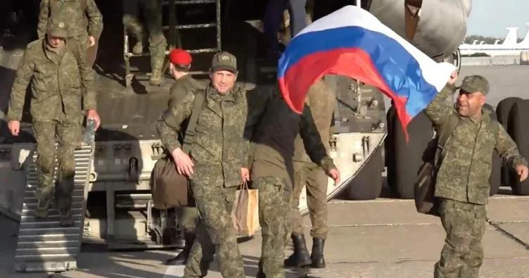 Российских военных, вернувшихся из украинского плена, отправляют обратно на фронт Minval Politika