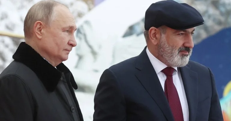 Putin Paşinyanı sərhədləri açmaq üçün müzakirəyə dəvət edir