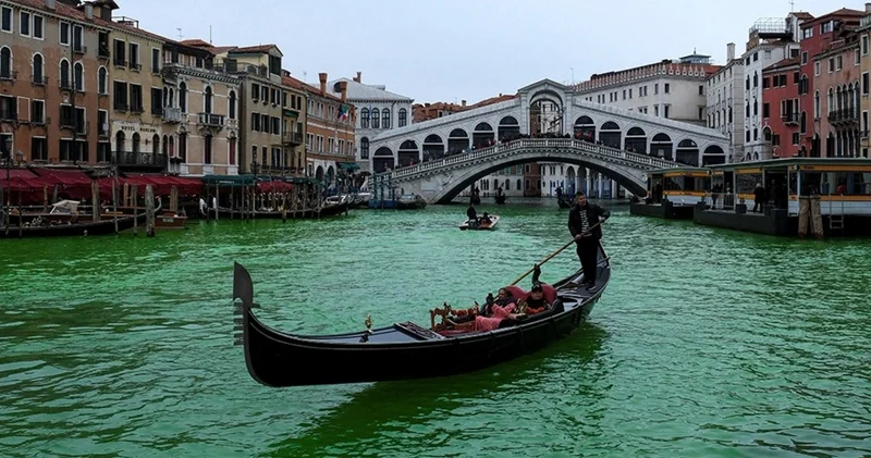 Venesiyada musiqi tədbirləri, spirtli içkilərin satışı və atəşfəşanlıq qadağan olundu